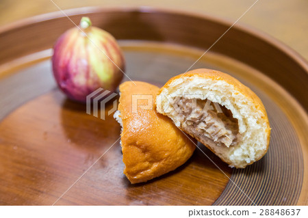 Fried dumpling with homemade fig paste 28848637
