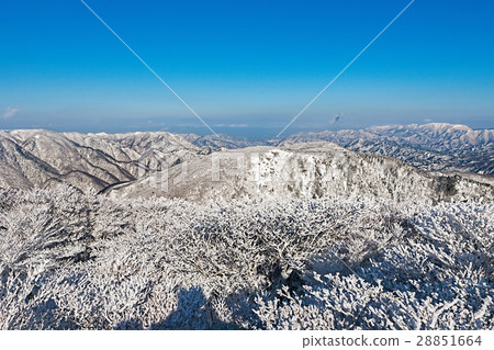 Location (Snow in December) 28851664