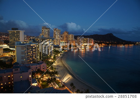 Night view facing diamond head from Waikiki Night view facing diamond head from Waikiki 28851708
