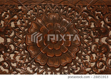 Flowers carved from wood 28851913