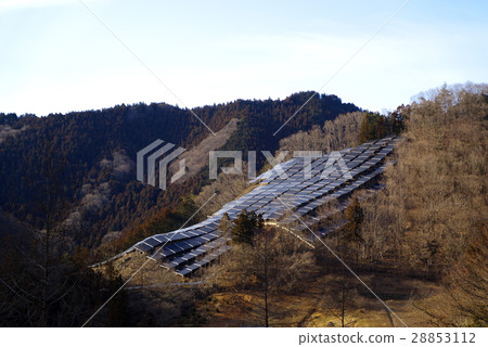 使用斜坡的太陽能發電冬季山區 28853112