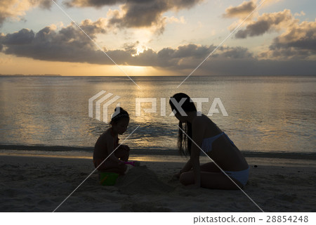 Parents playing in the sea at dusk 28854248