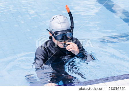 Free diving training on swimming pool 28856861