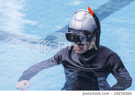 Free diving training on swimming pool 28856866