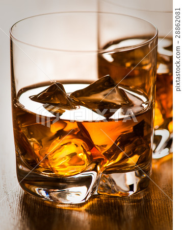 Whisky on the rocks 28862081