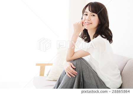 Female young lady young smile cute cute lifestyle beautiful casual 28865864