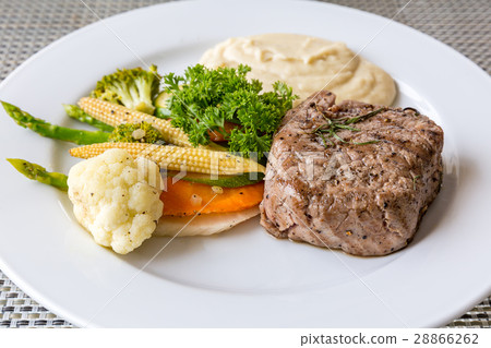 grilled fillet steak grilled fillet steak 28866262