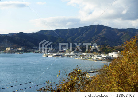 Onagawa bay, the cradle of seaweed cultivation fishery in Japan, the mountains approaching the coastline Onagawa bay, the cradle of seaweed cultivation fishery in Japan, the mountains approaching the coastline 28868408