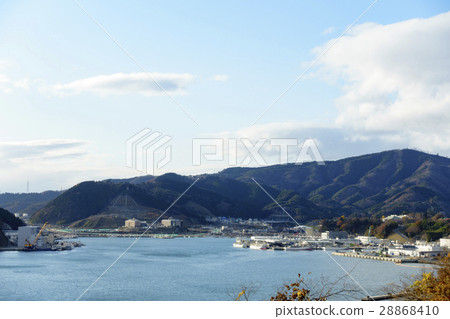 Onagawa bay, the cradle of seaweed cultivation fishery in Japan, the mountains approaching the coastline 28868410