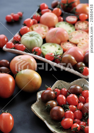Collect of tomatoes, cheap food anticancer 28868438