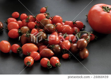 Collect of tomatoes, cheap food anticancer 28868439