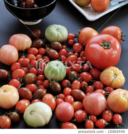 Collect of tomatoes, cheap food anticancer 28868440