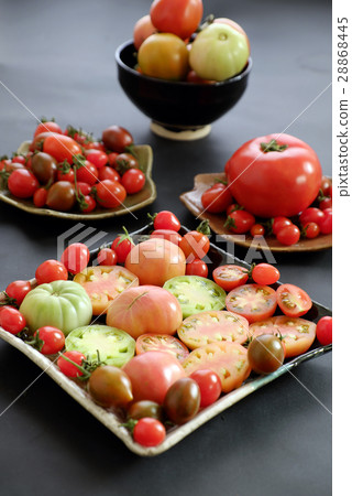 Collect of tomatoes, cheap food anticancer 28868445