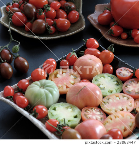 Collect of tomatoes, cheap food anticancer 28868447