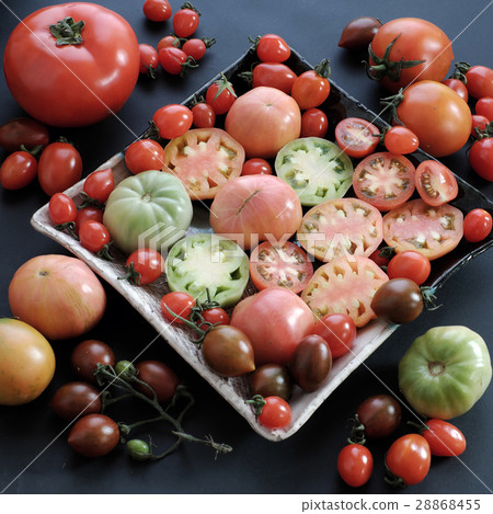 Collect of tomatoes, cheap food anticancer 28868455
