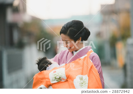 shrine visit, baby, infant 28872942