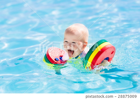 Little baby boy playing in swimming pool Little baby boy playing in swimming pool 28875009