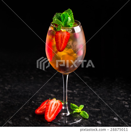Cocktail with strawberries and mint Cocktail with strawberries and mint 28875011