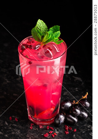 Cranberry cocktail with grapes Cranberry cocktail with grapes 28875013