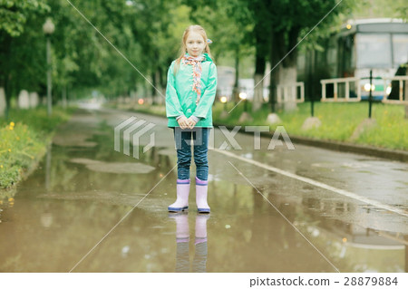 girl 6 years old Spring rain 28879884