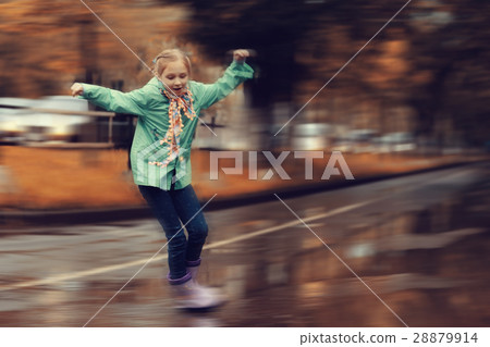 Autumn portrait of a girl 6 years old, in a jacket 28879914