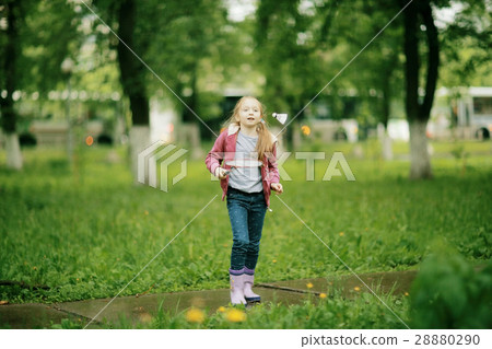 girl 6 years old Spring rain girl 6 years old Spring rain 28880290