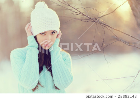 Frosty portrait of brunette Frosty portrait of brunette 28882148