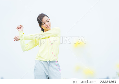 Women stretching 28884863