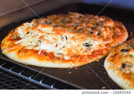 Handmade pizza 28885048