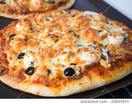 Handmade pizza Handmade pizza 28885055