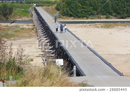 京都Kizu河上的歷史建築,流橋“Kamitsuya Bridge(Kozu Obaji)”/日本三人橋 京都Kizu河上的歷史建築,流橋“Kamitsuya Bridge(Kozu Obaji)”/日本三人橋 28885443