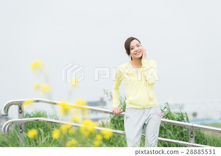 A woman listening to music 28885531