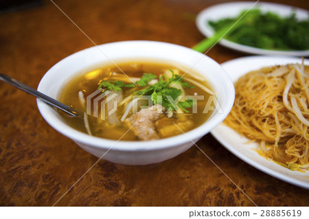 赤肉羹,熱湯,炒米粉,Red meat soup, fried rice noodl 赤肉羹,熱湯,炒米粉,Red meat soup, fried rice noodl 28885619