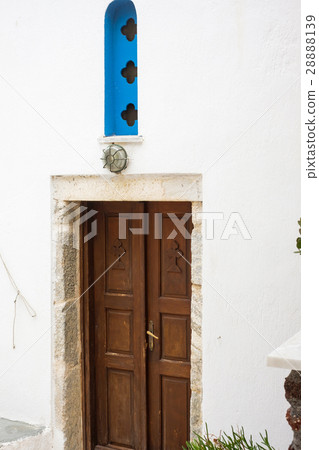Door to the Church in Kamari on Santorini i 28888139