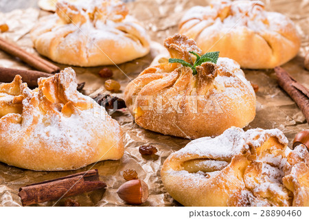 pastry, food, dessert 28890460