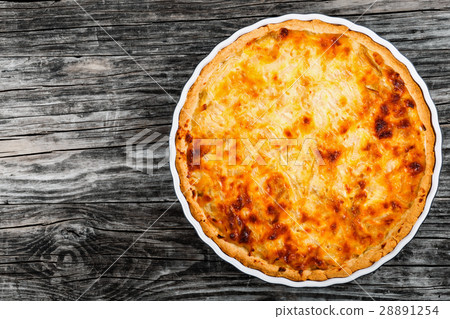 French onion quiche or pie in a gratin dish French onion quiche or pie in a gratin dish 28891254