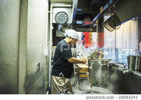 製作拉麵的男士 製作拉麵的男士 28893241