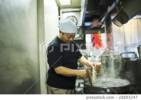 製作拉麵的男士 製作拉麵的男士 28893247