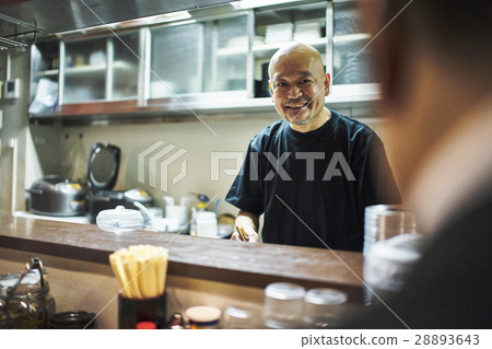 拉麵店的店主 28893643