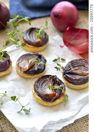 Red onion tart Red onion tart 28893779