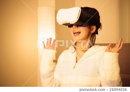 女性VR晚上小姐年輕人微笑逗人喜愛的逗人喜愛的生活 女性VR晚上小姐年輕人微笑逗人喜愛的逗人喜愛的生活 28894036