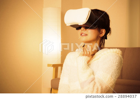 女性VR晚上小姐年輕人微笑逗人喜愛的逗人喜愛的生活 28894037
