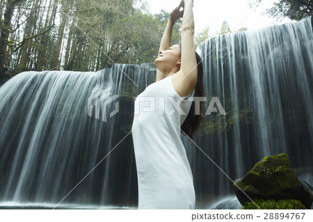 瀑布礦泉水廣告圖像 瀑布礦泉水廣告圖像 28894767