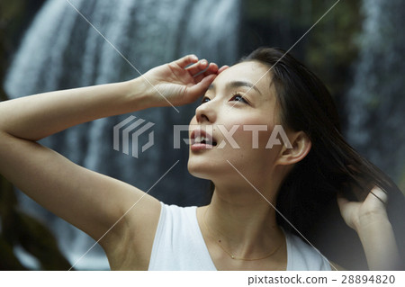 瀑布礦泉水廣告圖像 28894820