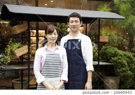 Florist gardening store horticulture gardening couple shop clerk cooperation: TENOHA DAIKANYAMA 28900943