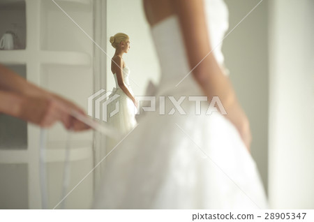 Beautiful bride 28905347