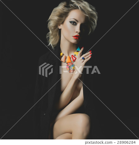 Beautiful blonde with bright makeup and jewelry 28906284