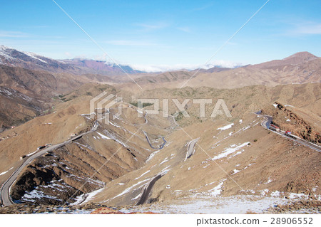 road on high atlas mountain 28906552