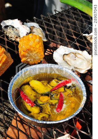 Oyster's ahijo, tailored outdoor. Vertical composition Oyster's ahijo, tailored outdoor. Vertical composition 28907043