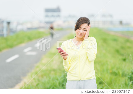 A woman listening to music 28907347